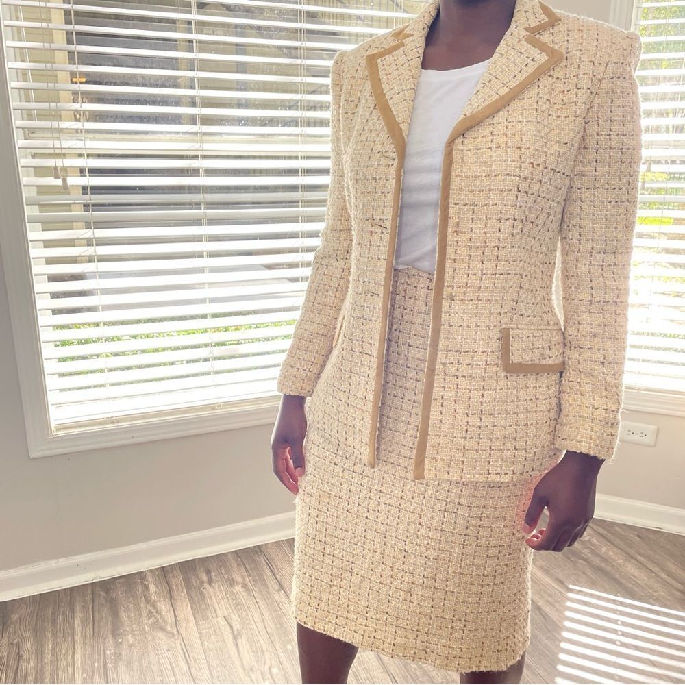 Oscar de la Renta Vintage Tweed Blazer and Pencil Skirt Suit - Picture 4 of 15